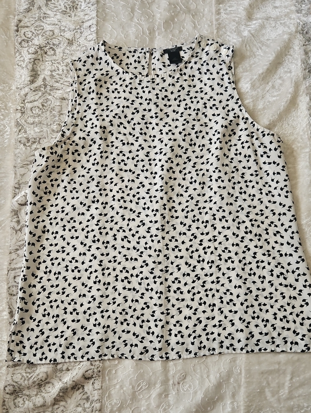 Ann Taylor Black & White Printed Sleeveless Top